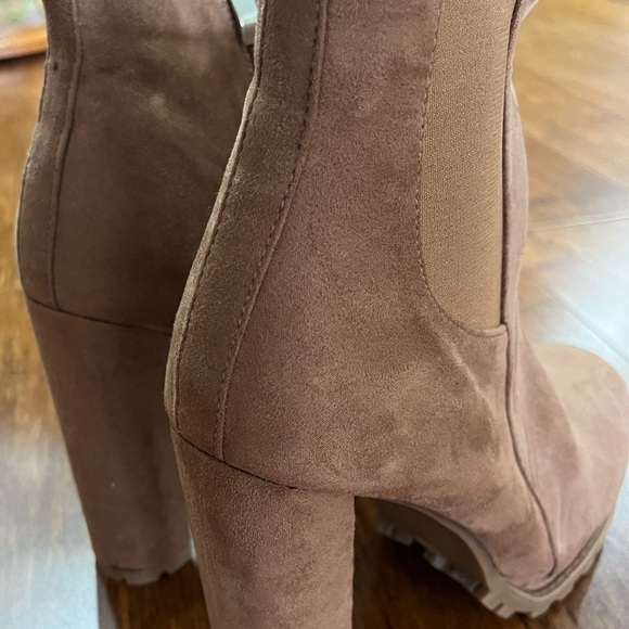 New Boots Platform Caramel Tan Sueded Lug Sole Stacked High Heel 7.5 High Ankle - Picture 9 of 12